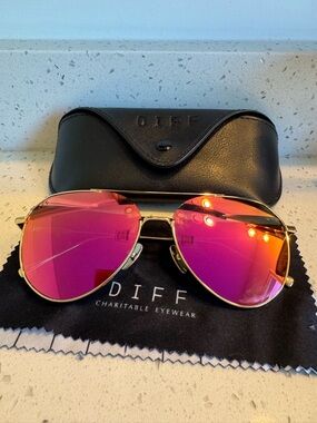 Diff Eyewear Gold Frame Sunglasses with Pink Mirror Lenses